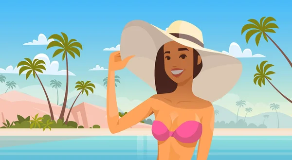 Frau über tropischem Strand, lächelndes Mädchen trägt Hut im Sommerurlaub am Meer — Stockvektor