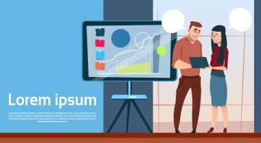 İş erkek ve kadın Flip Chart Semineri eğitim toplantısı sunu finansal grafik beyin fırtınası ile