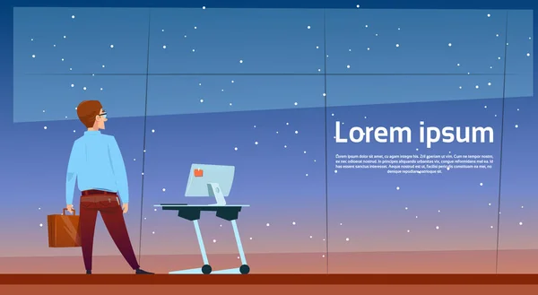 Hombre de Negocios Cerca de Escritorio Oficina Ordenador Escritorio De pie atrás Vista trasera Copiar Espacio — Vector de stock