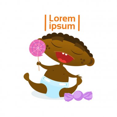 Şirin Afrikalı-Amerikalı bebek çocuk yemek şeker yürümeye başlayan çocuk mutlu karikatür bebek bezi içinde