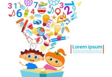 Küçük kız ve çocuk okuma kitabı birlikte hobi