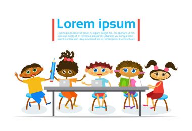 Çocuklar ortamda eğitim birlikte küçük çocuk sınıfları ziyaret Hobiler geliştirin