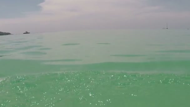Nager En Mer Avec Caméra D'action Point De Vue D'eau — Video