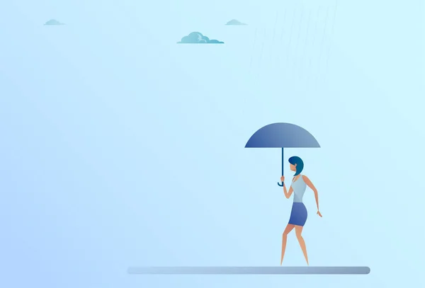 Affärskvinna hålla paraply Stand regn skydd säkerhetskoncept — Stock vektor