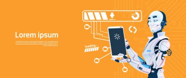 Modern Robot akıllı cep telefonu, fütüristik yapay zeka mekanizması teknolojisi kullanarak