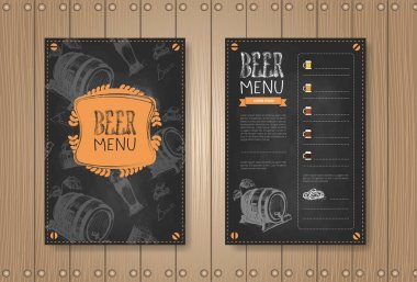Bira menü Set tasarımı için ahşap dokulu arka plan üzerinde Chalked Restoran Cafe Pub