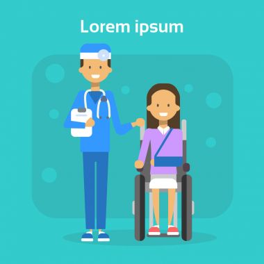 Tıbbi doktor tekerlekli sandalye Sit tekerlekli sandalye sakatlık kavramı üzerinde mutlu kadın Engelli gülümseyen genç kadınla
