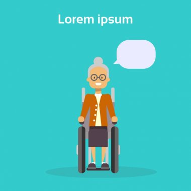 Tekerlekli sandalye mutlu yaşlı kadın Engelli gülümseyen Sit tekerlekli sandalye sakatlık kavramı üzerinde kadın kıdemli