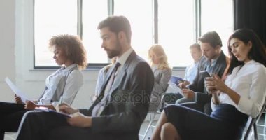 Grup iş adamları notları eğitim konferansı sırasında iş adamları takım eğitim kavramı yapma