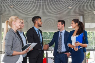 Patron el sallamak hoş geldiniz hareketi, iş adamları takım karşılıklı iş adamları grubu