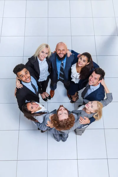 Geschäftsleute Gruppe glückliches Lächeln im modernen Büro von oben — Stockfoto