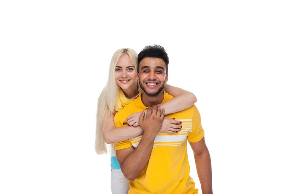 Hermosa joven feliz pareja amor sonriente abrazo, hombre hispano sonrisa mujer — Foto de Stock