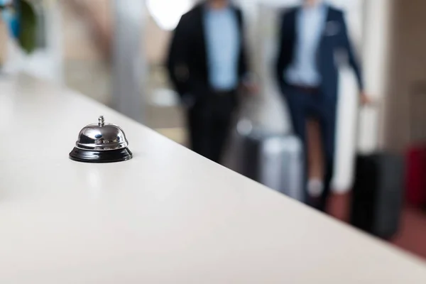 Skrivbord med Bell Modern lyx hotell receptionen Counter — Stockfoto
