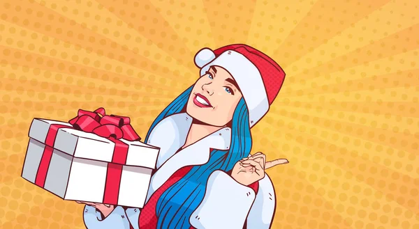 Belle fille porte Santa Costume tenir boîte cadeau, Joyeux Noël et bonne année concept rétro style pop art — Image vectorielle