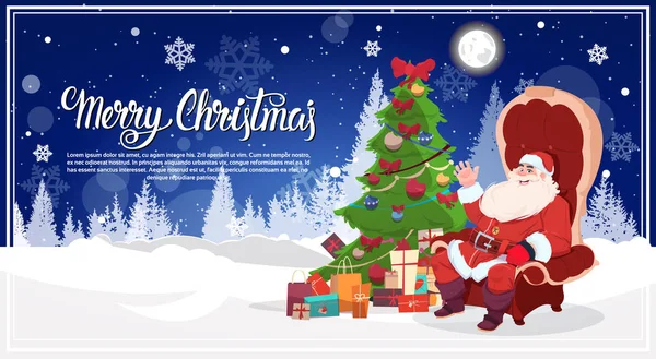 Santa Sentado en Armchait en el bosque de invierno cerca de las cajas de regalo del árbol de Navidad Happy Holidays Poster Design — Vector de stock