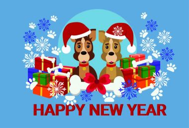 Mutlu yeni yıl tebrik kartı iki ile Noel Baba şapkası giyen hediye yığını üzerinden köpekler.