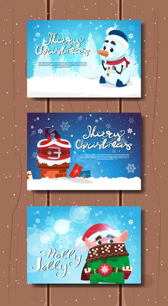 Ładny Wesołych Świąt plakaty zestaw z Santa, Elf i bałwan nad drewniane tekstury noworoczne kartki z życzeniami — Wektor stockowy