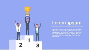 Kazanan podyum işadamı lider Golden Holding ayakta mutlu iş adamları kurumsal başarı kavramı Kupası