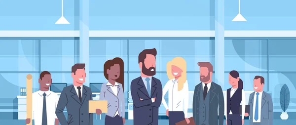 Groep van mensen uit het bedrijfsleven In moderne Office Concept Team van succesvolle zakenlui en zakenvrouwen Professionals op werkplek — Stockvector