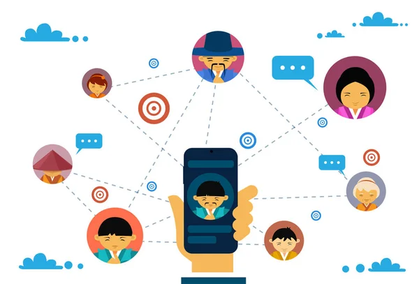 Szociális média kommunikáció és kapcsolat fogalmát a kezében, szúró telefon és ázsiai emberek avatarok beszélgető — Stock Vector