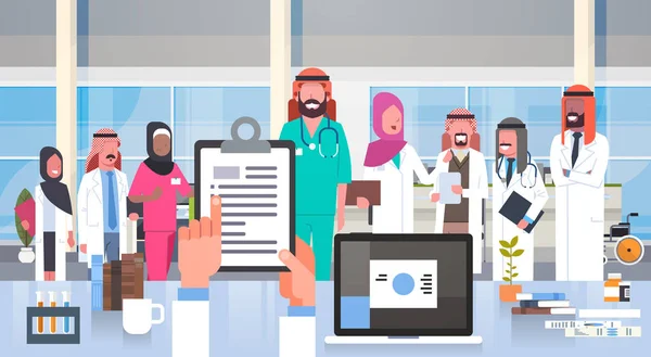 Hospital Medical Team Group Of Arab Doctors In Modern Clinic Hospital Staff Muslim People — Stock Vector