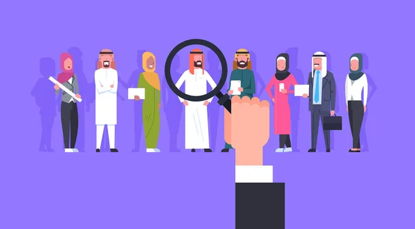 Rekrutacja ręka powiększenie lupy zbieranie biznesu osoby kandydata z grupy osoby Arabskie — Wektor stockowy