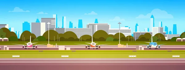 Aeroplani sopra la costruzione dell'aeroporto, terminale moderno con l'aereo sulla pista che aspetta lo sfondo moderno della città di decollo — Vettoriale Stock