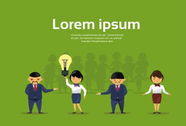 Grup ampul yeni fikir kavramı yaratıcı Çin işadamları ekibi ile Asya iş insan