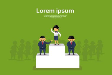 Başarılı iş kadını ilk yere podyum Asya işkadını zafer kavramı üzerinde duran