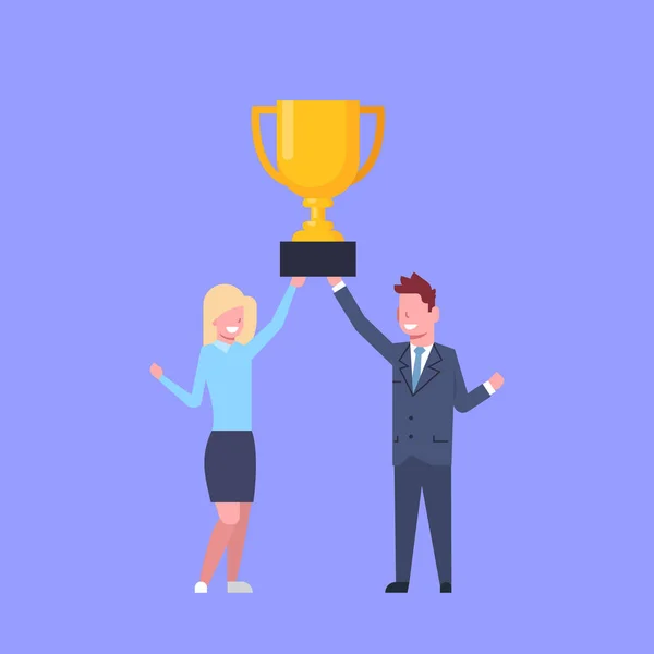 Obchodní muž a žena držící pohromadě zlatý pohár úspěšný podnikatel a podnikatelka tým vítězů — Stockový vektor