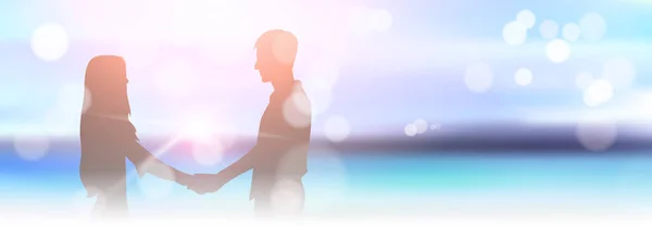 Silhouette Couple Holding Hands On Beautiful Blurred Seaside Beach Bokeh Background Horizontal Banner - Stok Vektor