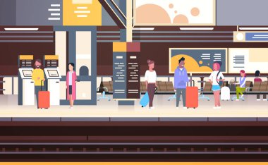Tren istasyonu iç çanta taşıma ve Ulaştırma kavramı Holding tren bekliyorsun insanlar yolcular ile