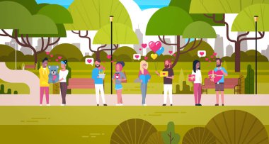 Çeşitli kadın çiçek ve hediye bitti bahar Park arka plan, tatil Banner için 8 Mart Holding grubu