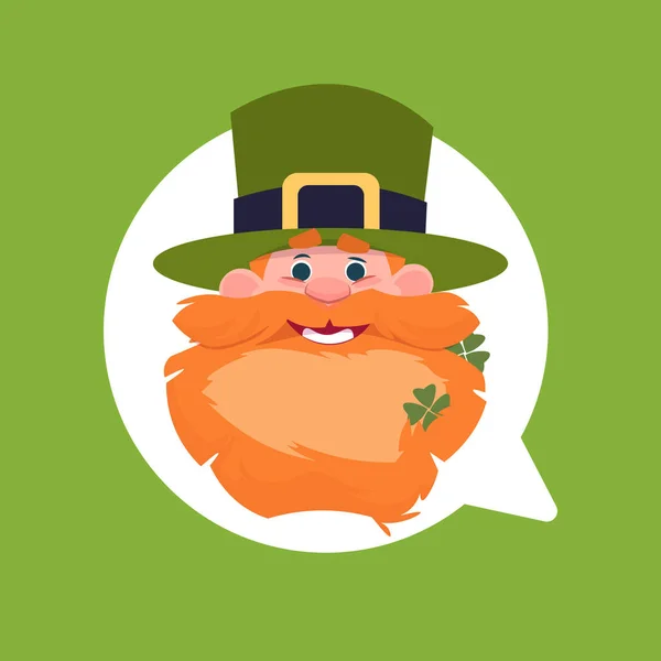 Happy St. Patricks Day Decoration Chat Icon with Leprechaun In Green Hat — стоковый вектор