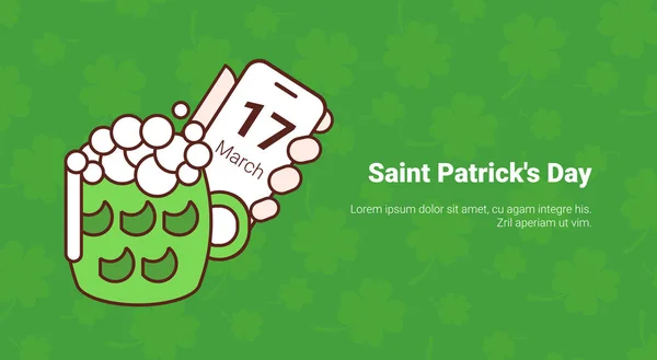 Groen glas met bier Over Saint Patricks Day Banner met klaver sjabloon achtergrond — Stockvector