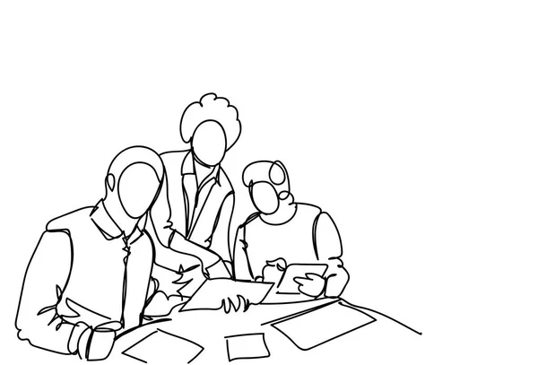 Équipe d'hommes d'affaires travaillant ensemble au nouveau démarrage pendant la réunion de remue-méninges Simple Doodle Style — Image vectorielle