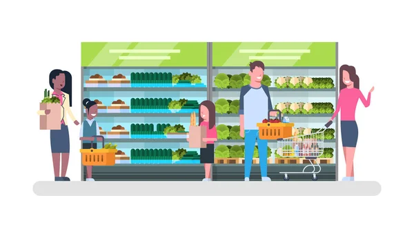 Az emberek vásárlás a szupermarketben, és vásárlási termékek, polcokon élelmiszerbolt fogyasztás fogalmát — Stock Vector