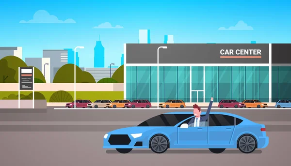 Gelukkige eigenaar rijden nieuwe auto Over Dealership Center Showroom gebouw achtergrond — Stockvector