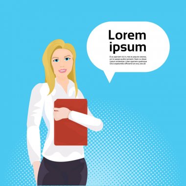 Belgeler klasörüne kopyalama alanı arka plan üzerinde tutan genç iş kadını