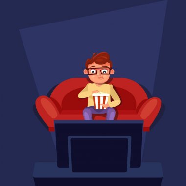 Patlamış mısır yemek kanepe Tv seyretmek oturan adam