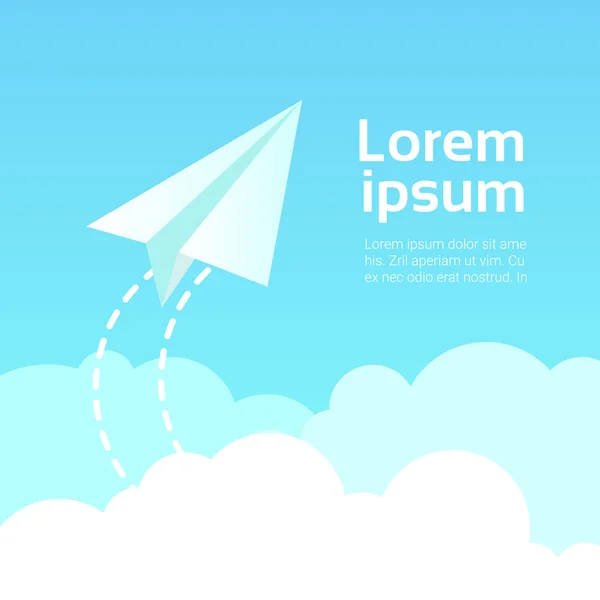 Papier vliegtuig In de lucht boven wolken bij blauwe exemplaar ruimte achtergrond — Stockvector