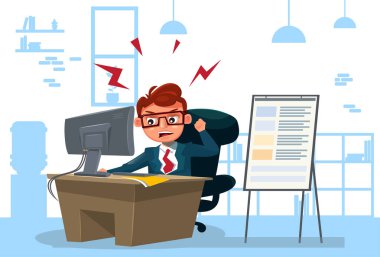Öfkeli iş adamı bilgisayarda çalışan Office arka plan üzerinde masa başında oturmak
