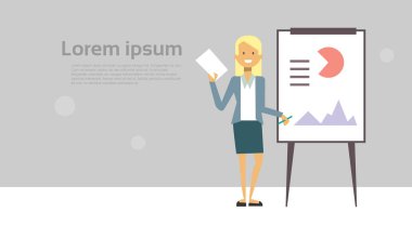 Modern iş kadın sunum veya arka plan kopya alanı ile üzerinden veriler üzerinde Flip Chart üzerinde duran konferans raporu