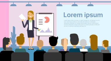 Sunum ya da takım toplantısı konferans raporu üzerinde arka plan kopya alanı ile önde gelen iş kadını