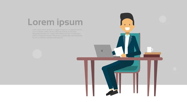 Homme d'affaires moderne travaillant sur ordinateur portable Asseyez-vous au bureau sur fond avec l'espace de copie — Image vectorielle