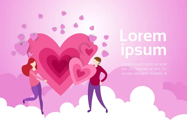 Casal segure as mãos sobre a forma do coração no fundo de nuvens rosa com espaço de cópia Valentine Day Banner —  Vetores de Stock