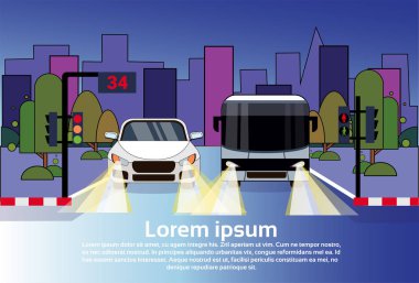 Araba ve gece bitti şehir binaları arka plan otobüs ile trafik