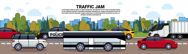 Traffic Jam poszter autó és busz út felett város épületek háttér — Stock Vector