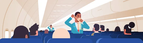 승무원 안전 시범을 보여 주는 아프리카 계 미국인 남성 승무원들의 긴급 상황에서 산소 마스크를 사용하는 방법을 승객들에게 설명하는 관리인은 현대적 인 비행기 안의 수평 상의 개념을 설명한다 — 스톡 벡터