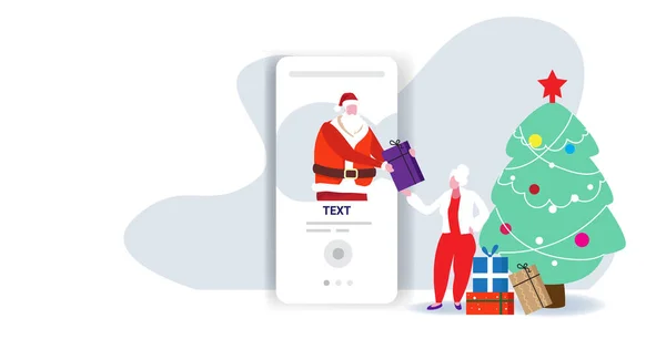 Santa claus από την οθόνη smartphone δίνοντας δώρο κουτί για την ηλικιωμένη ώριμη γυναίκα Καλά Χριστούγεννα Καλή Πρωτοχρονιά γιορτή έννοια online mobile app οριζόντια πλήρες μήκος — Διανυσματικό Αρχείο